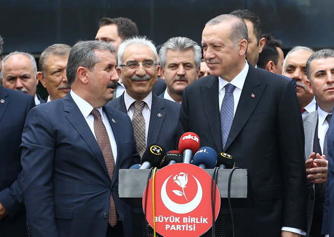 Destici'den Erdoğan'a özel hediye! Gazeteciler görünce dua etti - Resim: 1