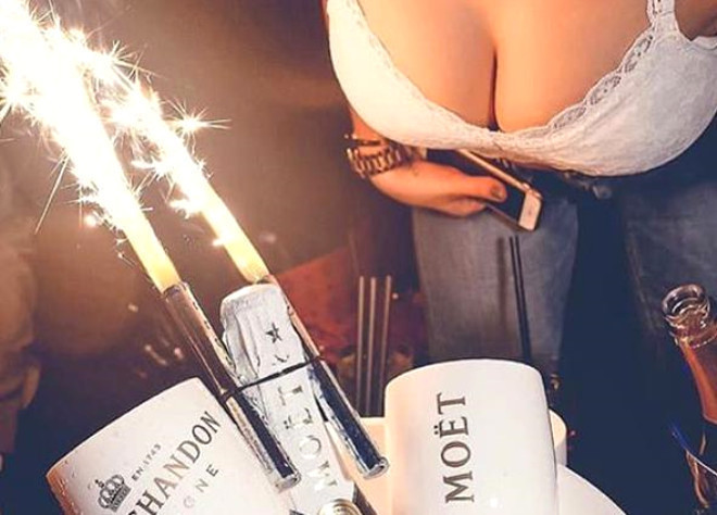 Komşu'nun zengin çocukları! Abartı pozlarıyla Instagram'ı salladı - Resim: 1