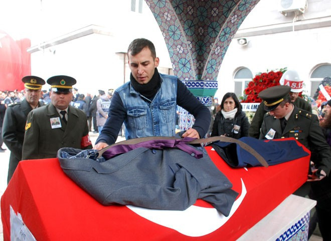 Şehidin tabutuna nişan kıyafeti konuldu! En acı veda - Resim: 4
