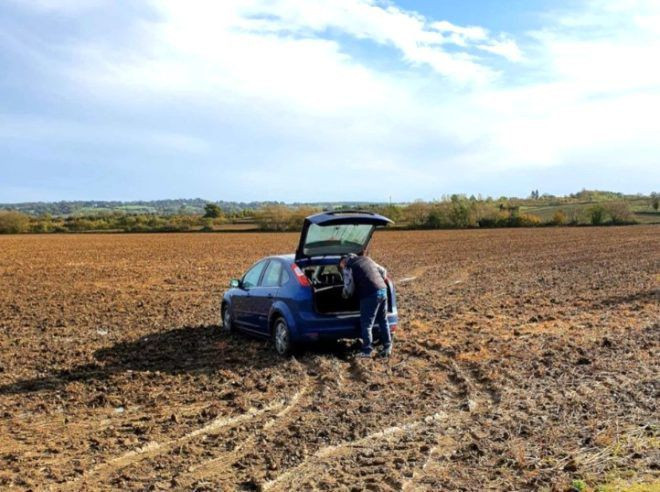 İngiltere'de tarlanın ortasında cinsel ilişkiye giren çiftin imdadına polis yetişti - Resim: 4