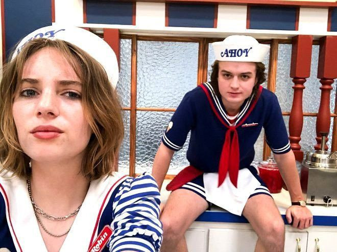 Göğüs dekoltesiyle olay oldu! Stranger Things'in yıldızı Maya Hawke'a bakın - Resim: 1