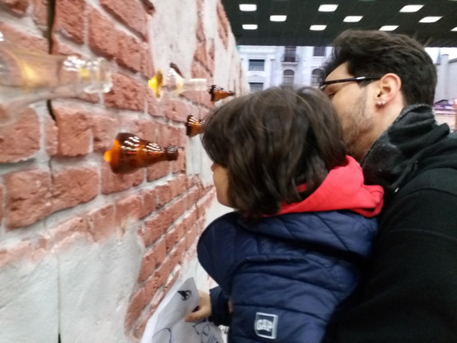 Duvardaki şişeden korkunç manzarayı gördü! Herkes dehşete kapıldı - Resim: 2