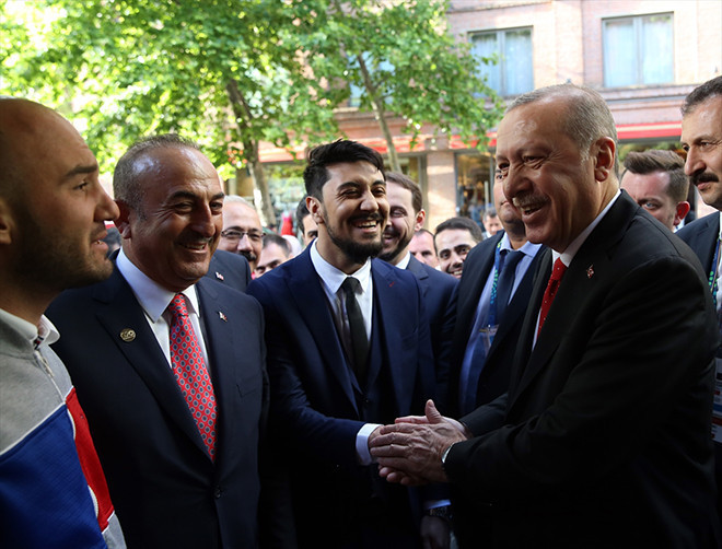 Erdoğan kendisini görmeye gelen Türk gencini Paraguay'a davet etti! - Resim: 2