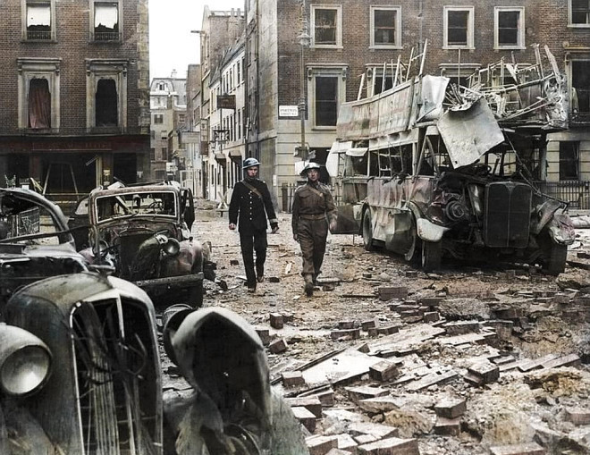 500 Alman uçağı Londra'da taş taş üstüne bırakmadı - Resim: 2
