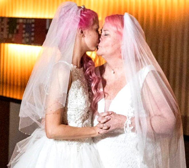 'Yok artık' dedirten düğün 24 yaşındaki YouTuber güzeli 61 yaşındaki kız arkadaşıyla evlendi! - Resim: 4