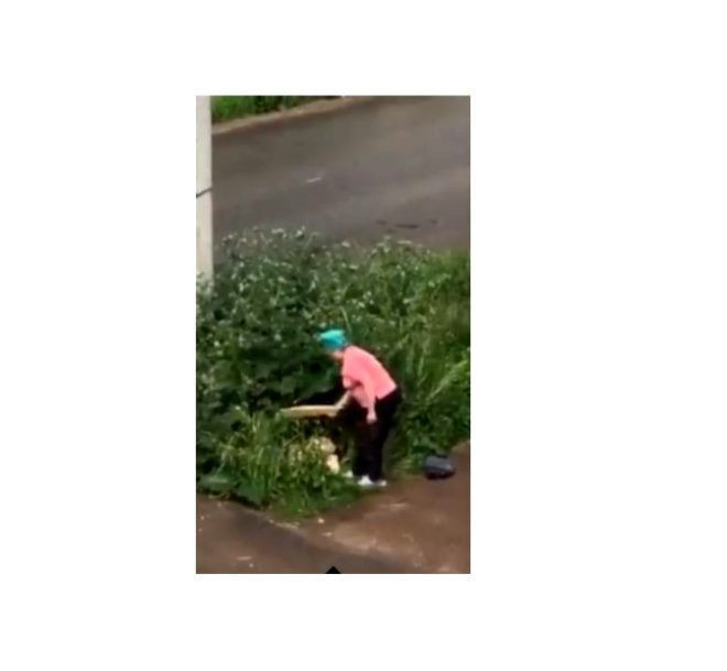 Çalıların arasında ilişkiye giren çifte sopayla daldı! O anlar kameraya yansıdı - Resim: 4