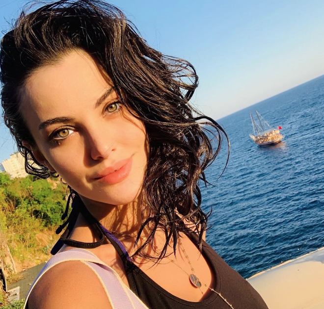 Tuvana Türkay bikinili pozunu paylaşınca sosyal medyayı ikiye böldü - Resim: 1