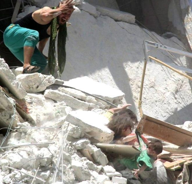 Bombardımanda minik kardeşini kurtarmıştı ama kendisi hayatını kaybetti! - Resim: 3