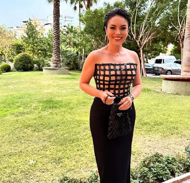 Yeni evlenen Ezgi Mola hamile olduğunu açıkladı! Eşi Mustafa Aksakallı haberi alır almaz... - Resim: 2