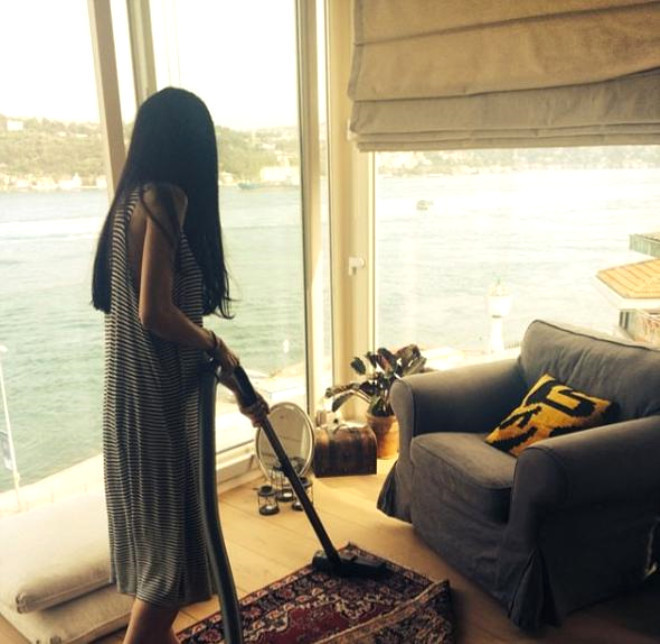 Boğaz manzaralı evinde camları bile kendi siliyor - Resim: 1