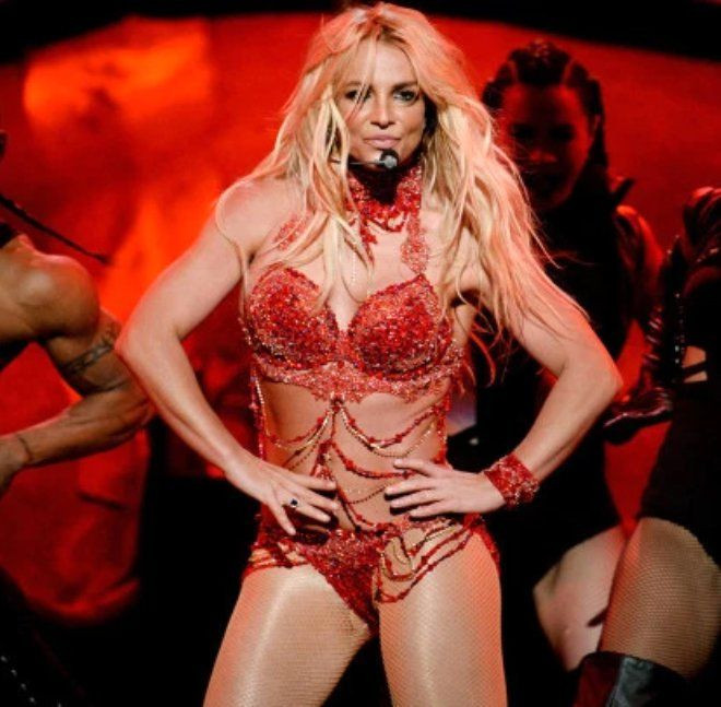 Britney Spears parkta, Ralph Fiennes uçakta basıldı! - Resim: 3