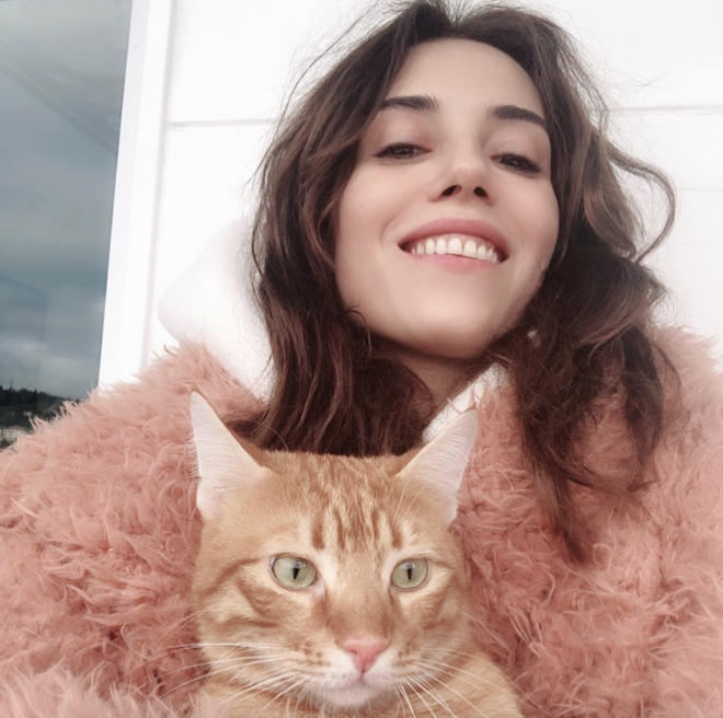 Cansu Dere makyajsız yakalandı bu sefer görenleri şaşırtmayı başardı - Resim: 3