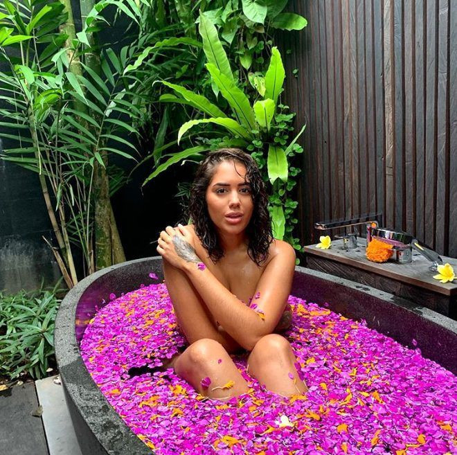 Aşk Adası'nın güzel yarışmacısı sokak ortasında iç çamaşırlarıyla gezdi - Resim: 2