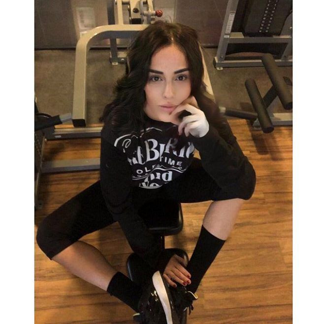 Helin Avşar frikik vermemek için göğüslerini çizdi kendini rezil etti - Resim: 3