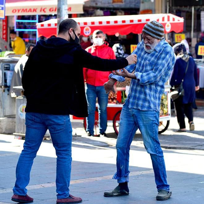Tiyatro oyuncusu dilenci oldu! Yarım saatte topladığı para akıllara zarar - Resim: 1