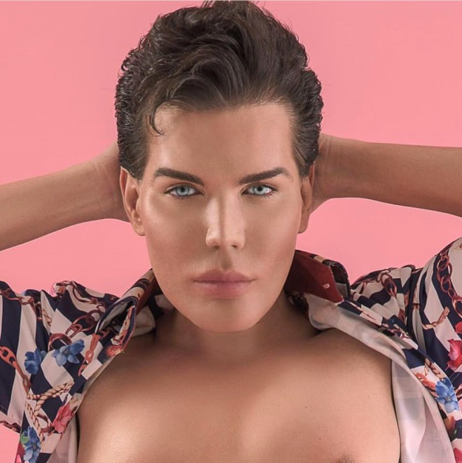 Oyuncak bebek Ken'e benzemek için yapmadığı şey kalmadı! - Resim: 4