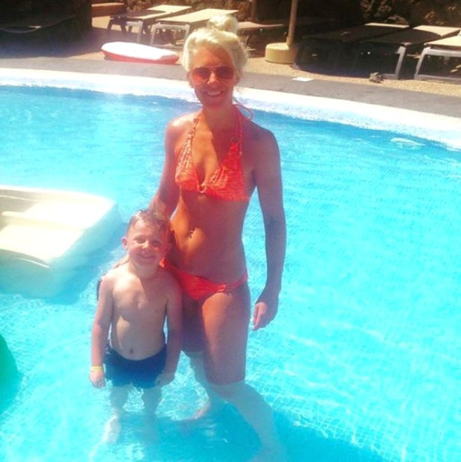 Havuzda başına öyle bir şey geldi ki... - Resim: 2