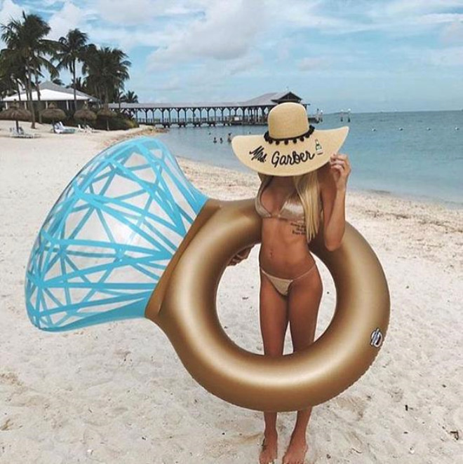 Komşu'nun zengin çocukları! Abartı pozlarıyla Instagram'ı salladı - Resim: 4