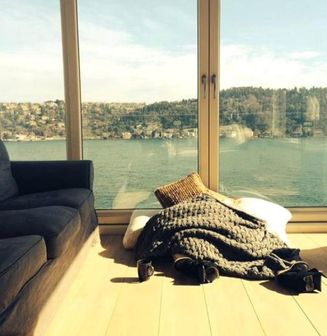 Boğaz manzaralı evinde camları bile kendi siliyor - Resim: 2