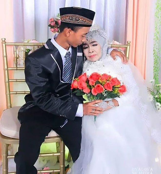 65 yaşındaki kadın evlat edindiği 24 yaşındaki gençle evlendi - Resim: 1