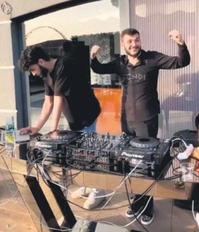 Sokağa çıkma yasağına rağmen ünlülerden kaçak parti! Böyle eğlendiler - Resim: 4