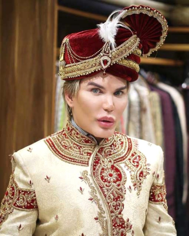 Oyuncak bebek Ken'e benzemek için yapmadığı şey kalmadı! - Resim: 1