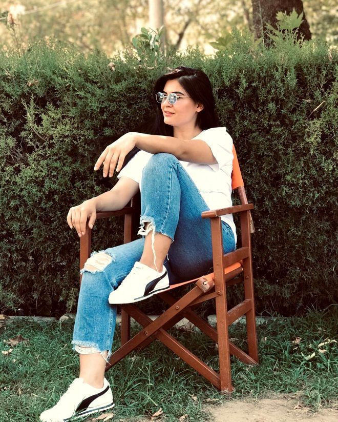 Gelin adayı Hanife Gürdal yine minilerle poz verdi takipçileri çıldırdı - Resim: 4