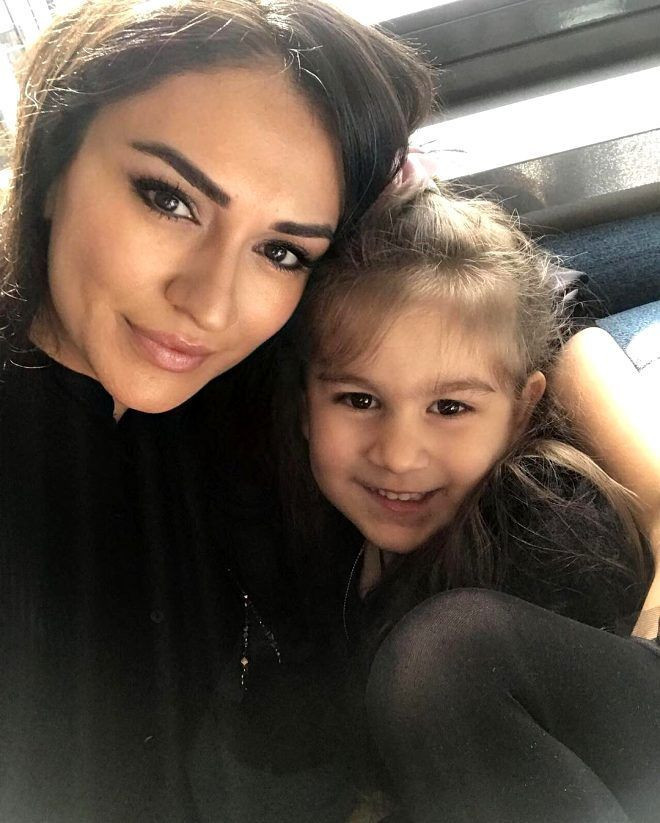 Burak Özçivit'in kardeşi Burçun Özçivit esmer güzeli çıktı benzerliği olay - Resim: 2