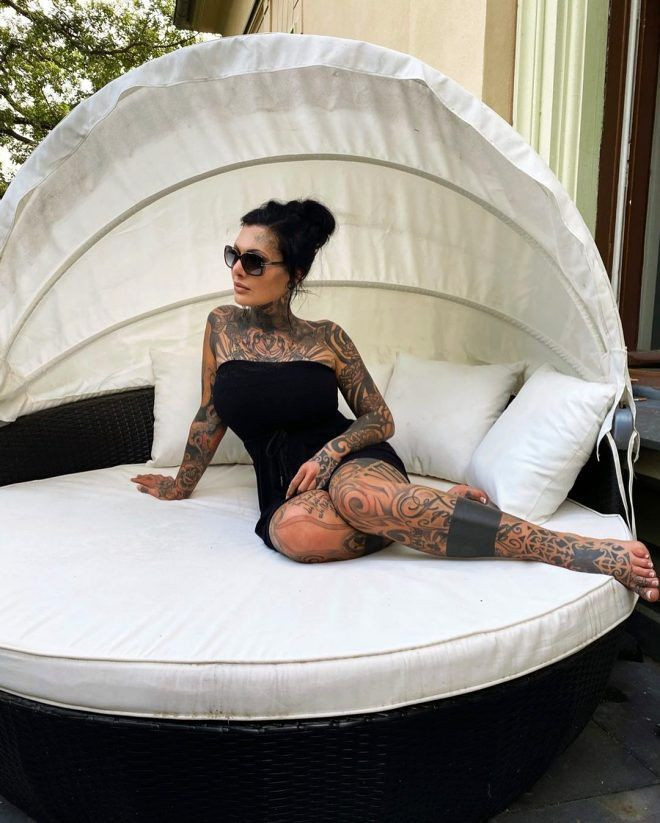 Fotoğraflarını satarak servet kazandı! Dövme güzeli Mara Inkperial'in frikiği olay: Uyarılara kulak asmadı! - Resim: 4