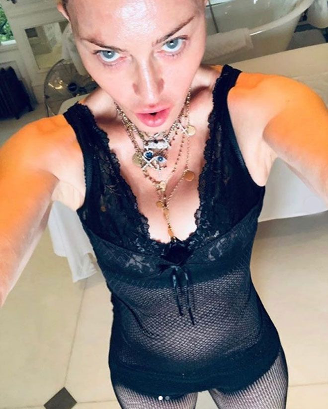 Madonna banyoda selfie çekti! Kalçalarındaki değişim sosyal medyayı salladı - Resim: 2