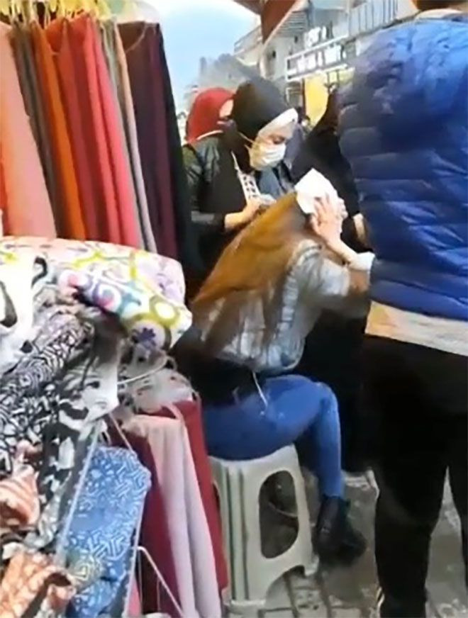 Hiç tanımadığı genç kıza muşta ile saldırdı! “Pardon, başkasına benzettim” dedi serbest kaldı - Resim: 1