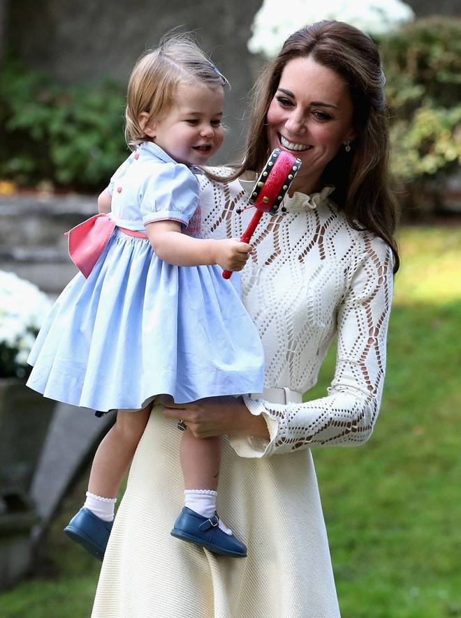 Prenses Charlotte 2. yaş gününe bakın bu kadar benzerlik olmaz  - Resim: 3