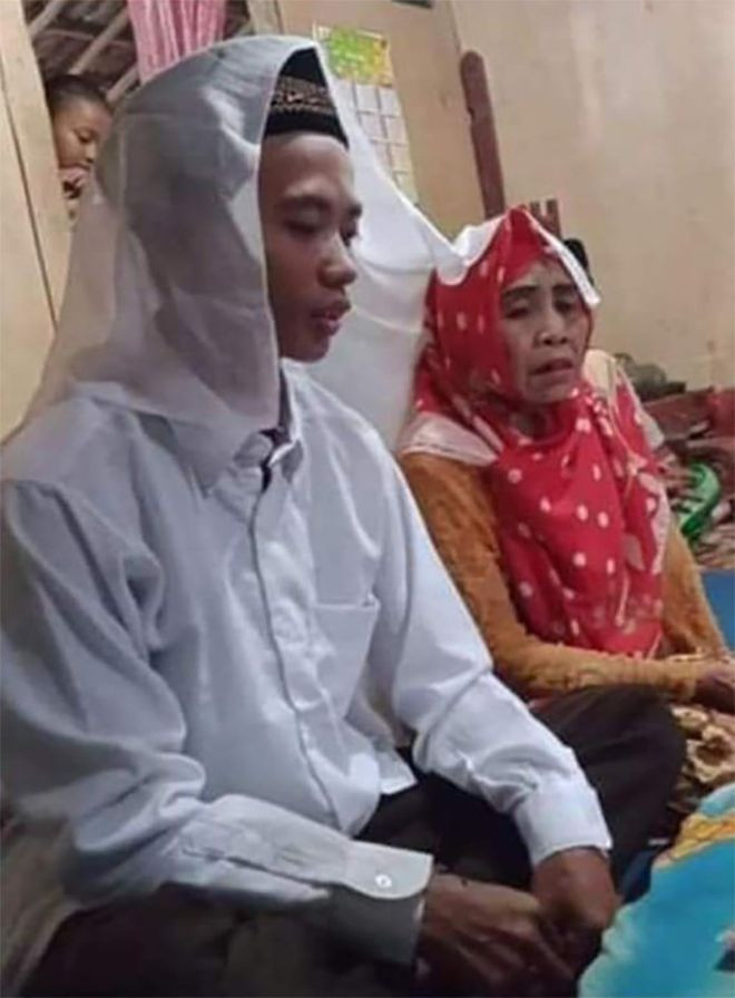 65 yaşındaki kadın evlat edindiği 24 yaşındaki gençle evlendi - Resim: 2