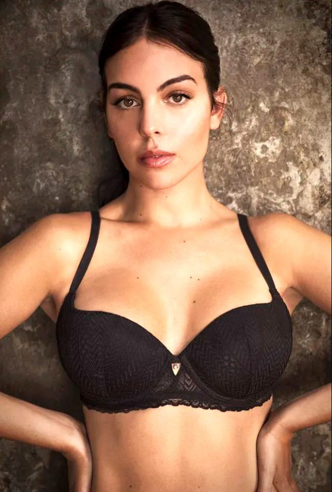 Cristiano Ronaldo'nun sevgilisi iç çamaşırıyla yaptığı dans nefes kesti - Resim: 2