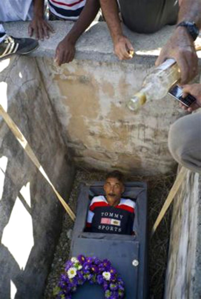 Yok böyle gelenek canlı canlı birini gömüp... - Resim: 3