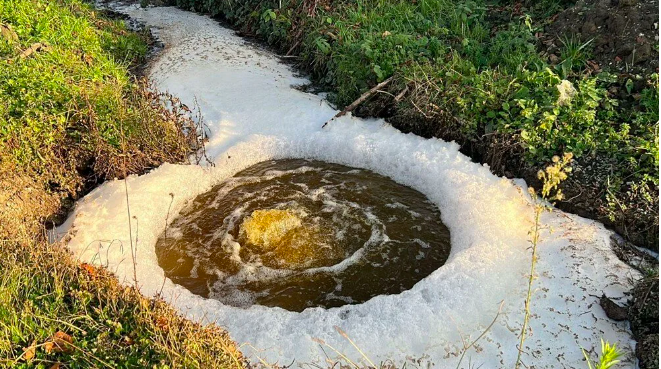 Depremden sonra ortaya çıktı Düzce'de ürküten görüntü su yanmaya başladı - Resim: 3