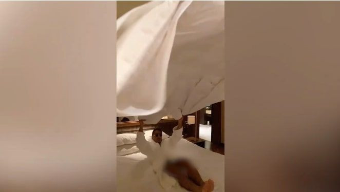 Nusret Gökçe'nin cinsel organı göründü iç çamaşırsız bornozuyla rezil oldu - Resim: 4