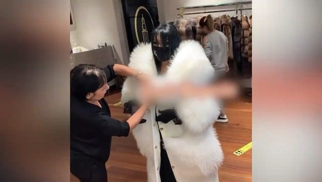 40 bin liralık kürküyle Bülent Ersoy'dan açıklama: Asgari ücretlilere üzülüyorum - Resim: 4