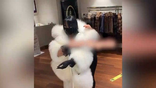 40 bin liralık kürküyle Bülent Ersoy'dan açıklama: Asgari ücretlilere üzülüyorum - Resim: 3