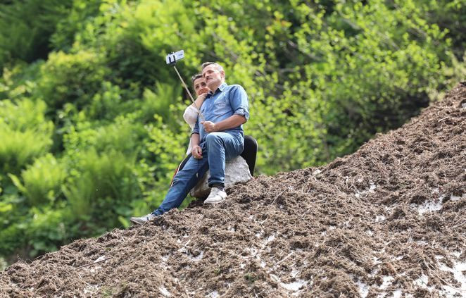 Rize'deki Ayder Yaylası'nda çığ kütlesinde tehlikeli selfie! - Resim: 2