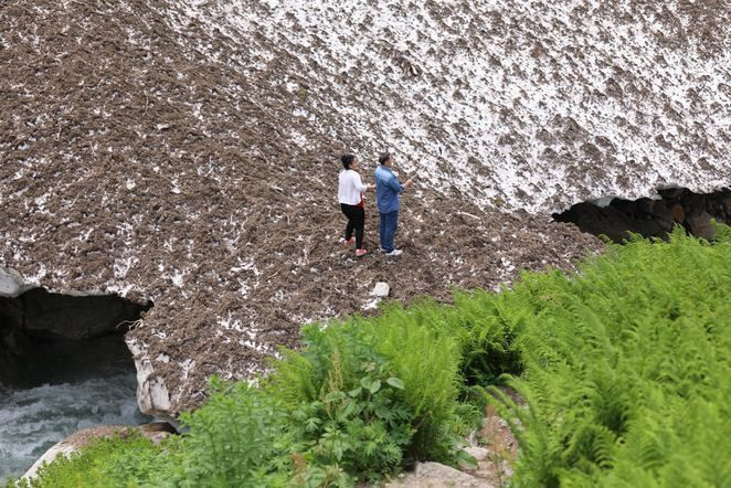 Rize'deki Ayder Yaylası'nda çığ kütlesinde tehlikeli selfie! - Resim: 3