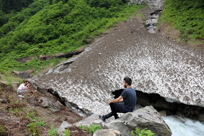 Rize'deki Ayder Yaylası'nda çığ kütlesinde tehlikeli selfie! - Resim: 4
