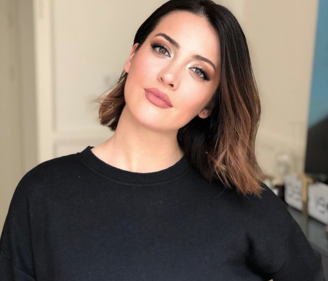 Göğüsleri TT olan İrem Sak güneşlenirken görüntülendi arkadaşı mayosunu indirdi - Resim: 1