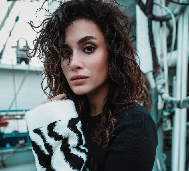 Hande Doğandemir ifşa oldu bacak detayını arkadaşı paylaşınca gerçek ortaya çıktı - Resim: 3