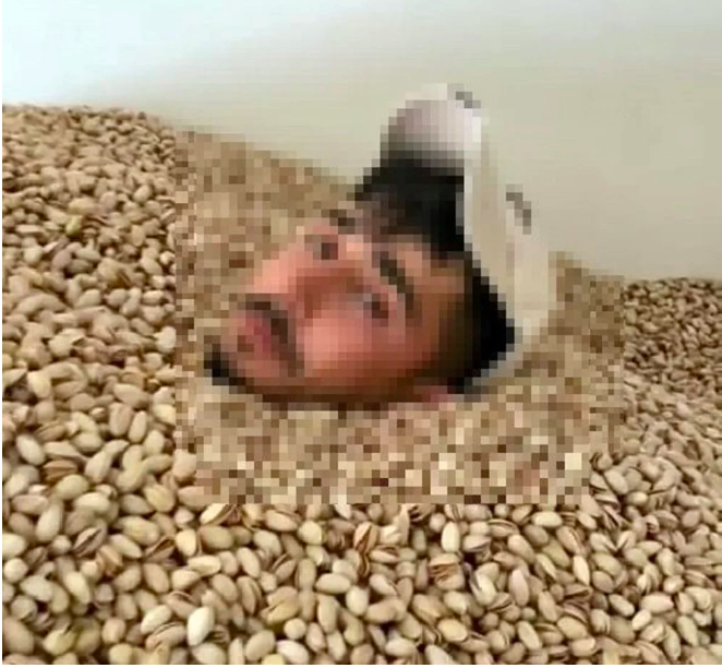 Fıstıkların içinde yüzdü yetmez gibi tükürdü! Fıstık deposunda rezillik - Resim: 4