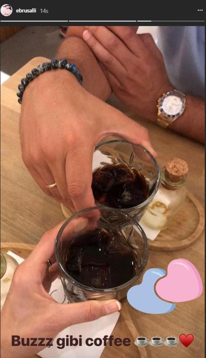 Ebru Şallı'nın paylaştığı fotoğrafta o detay dikkatlerden kaçmadı! - Resim: 2