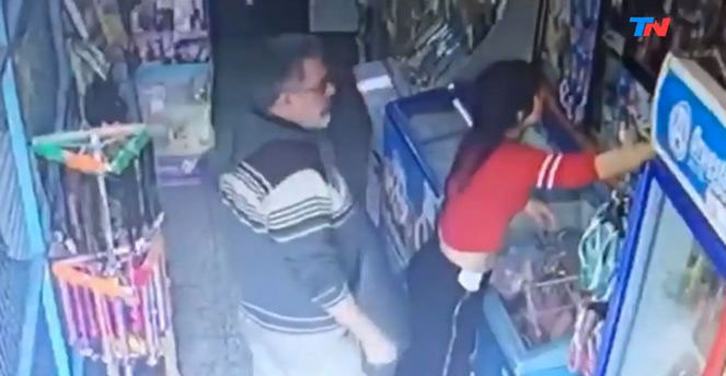 Taciz ettiği kız sosyal medyadan ifşa etti! Tekrar gelince meydan dayağı yedi... - Resim: 2