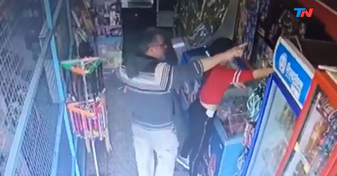 Taciz ettiği kız sosyal medyadan ifşa etti! Tekrar gelince meydan dayağı yedi... - Resim: 3