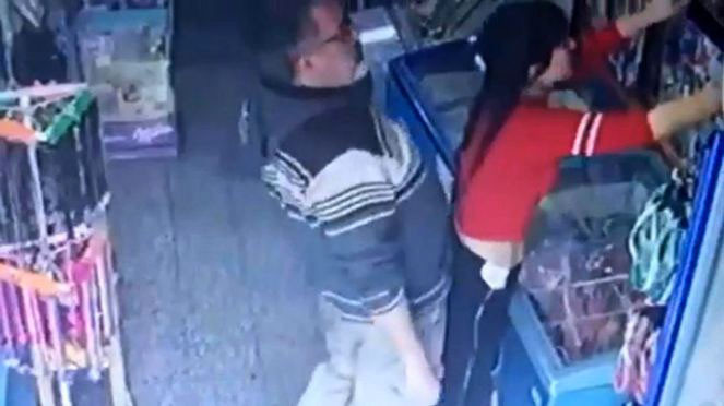 Taciz ettiği kız sosyal medyadan ifşa etti! Tekrar gelince meydan dayağı yedi... - Resim: 4