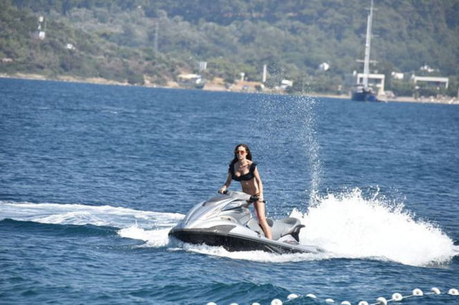 Lara Surol Bodrum'u yaktı geçti!  - Resim: 4